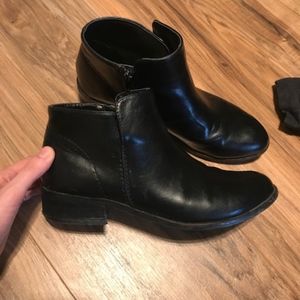 Genuine leather italian ankle boot 7.5-8